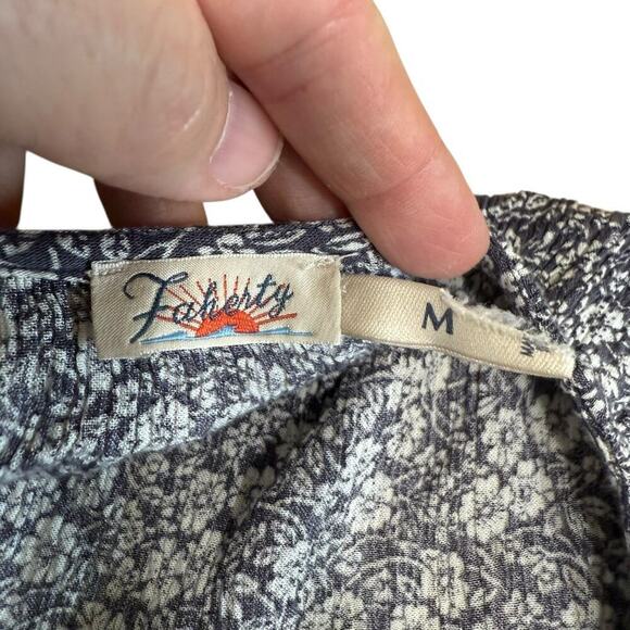 Faherty Amira Top Womens Navy Ditzy Floral M Bohemian Boho Peasant Granolagirl - Picture 5 of 10